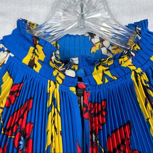 ❌SOLD❌Belle Vere Colorful Pleated Top - Picture 3 of 7